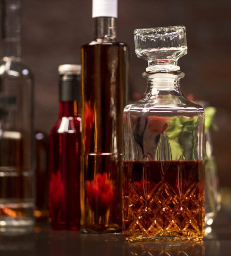 alcohol-bottles-arrangement-bar (1)
